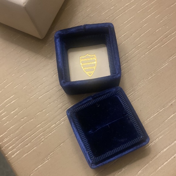 Mrs Box - Picture 4 of 5